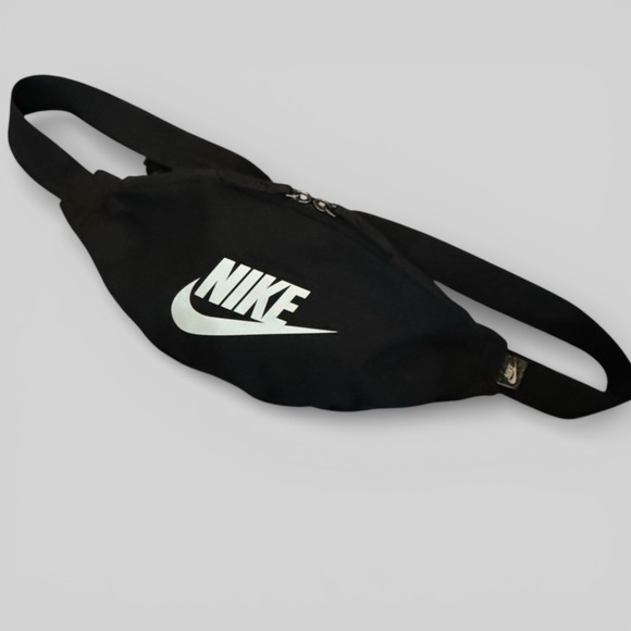Nike Heritage Crossbody Waistpack Unisex Bag Black Size 3 L - Picture 2 of 9